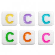 Abalorios alfabeto acr&iacute;lico letra C multicolor-blanco