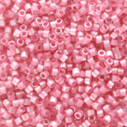 Abalorios Miyuki delica's 11/0 Duracoat semi frosted silverlined dyed honeysuckle pink DB-2189
