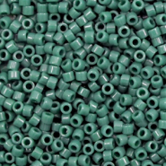 Abalorios Miyuki Delica's 11/0 Duracoat opaque dyed forest green DB-2358