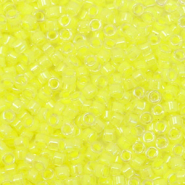 Abalorios Miyuki Delica's 11/0 Luminous lime aid yellow DB-2031