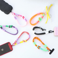 Nuevo Descrube toda la colección de correas de mano para móvil de moda