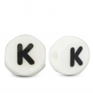 Abalorios letras de cerámica K Blanco-negro
