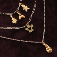 Set de inspiraciones Crea joyería de tendencia con los colgantes metálicos DQ y de madera