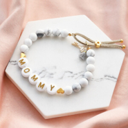 Set de inspiraciones Inspiración: Joyería pensada en madre &  hija con abalorios letras acrílico