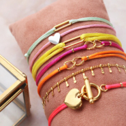 Set de inspiraciones Diseña pulseras con hilo de satén y entrepiezas inox