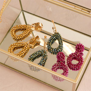 Set de inspiraciones Crea pendientes statement con pendientes y colgantes facetados