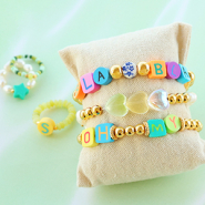 Set de inspiraciones Divertidas pulseras y anillos con abalorios de polímero
