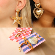 Set de inspiraciones Descubre nuestros pendientes de moda y tarjetas de joyería únicas