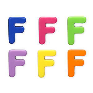 Abalorios alfabeto acr&iacute;lico letra F Multicolor