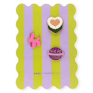 BY31&reg; Pins "Sushi"&nbsp;/&nbsp;perro globo&nbsp;/&nbsp;"Give me space" en una tarjeta Verde-p&uacute;rpura-rosa-blanco-amarillo