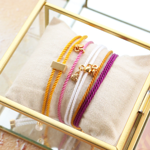 As&iacute; se hace una pulsera con cord&oacute;n trendy tejido: