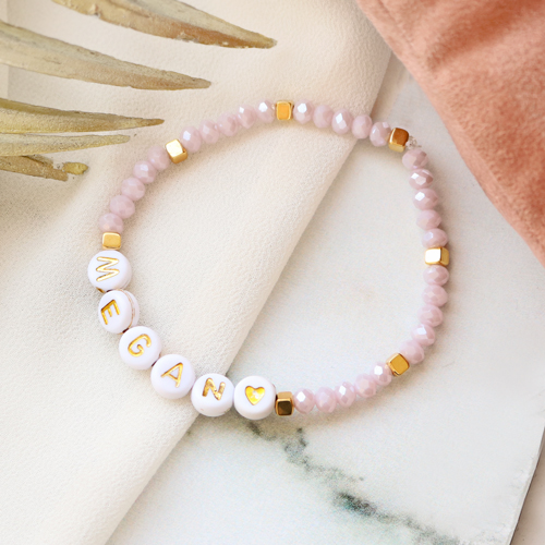 &iquest;Necesitas inspiraci&oacute;n? Pulseras que puedes crear f&aacute;cilmente con abalorios acr&iacute;licos de letras: