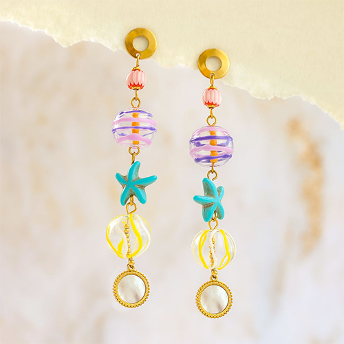 Manos a la obra con los abalorios de cristal para pendientes de moda