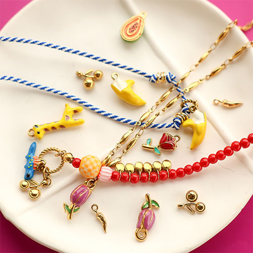 Crear joyas coloridas con colgantes de acero inox