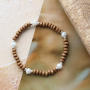 Manos a la obra con los abalorios de madera y crea preciosas pulseras