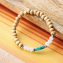 Manos a la obra con los abalorios de madera y crea preciosas pulseras