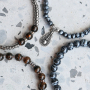 As&iacute; se hacen pulseras para hombres modernos con abalorios de cristal y hematita: