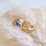 Ponte creativa con los anillos con esmalte