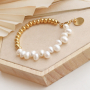 Cree hermosas joyas con perlas de agua dulce; elegantes elementos de acero inoxidable y robustos cierres.