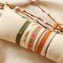 Dise&ntilde;a pulseras y cordones para el tel&eacute;fono con cinta 