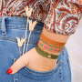 Dise&ntilde;a pulseras y cordones para el tel&eacute;fono con cinta 