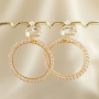 Ponte creativa con los pendientes de Crystal Glass