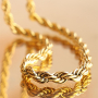 Combina collares y pulseras de acero inoxidable