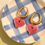 Crea pendientes, collares y pulseras &uacute;nicos con corazones de cer&aacute;mica DQ griegos