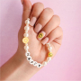 Crea joyas personalizadas con abalorios letras en cer&aacute;mica