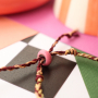 Crea coloridas pulseras con abalorios de cierre deslizante con esmalte