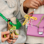 Dise&ntilde;a accesorios atractivos con colgantes llamativos