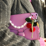 Dise&ntilde;a accesorios atractivos con colgantes llamativos