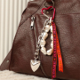Crea pulseras y regalos festivos con cinta BY31&reg; y cascabeles