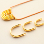 Crea joyas con la colecci&oacute;n en metal DQ&reg;